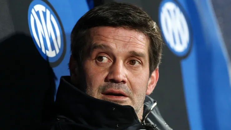 Chivu, técnico da Inter, durante uma partida do time. Foto: Marco Luzzani/Getty Images