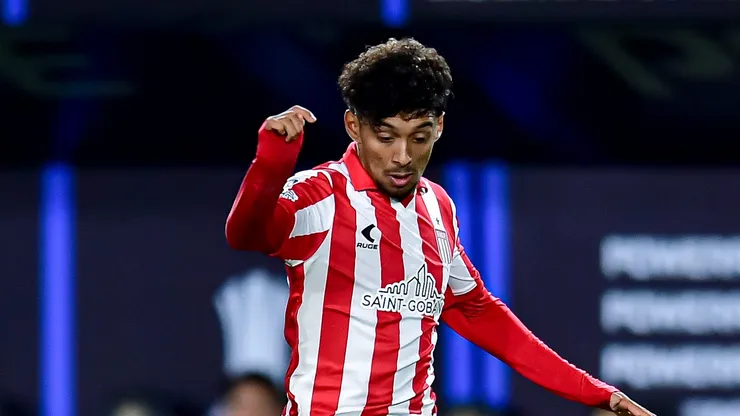 Botafogo fecha com o meio-campista Cristian Medina, do Estudiantes. (Photo by Marcelo Endelli/Getty Images)