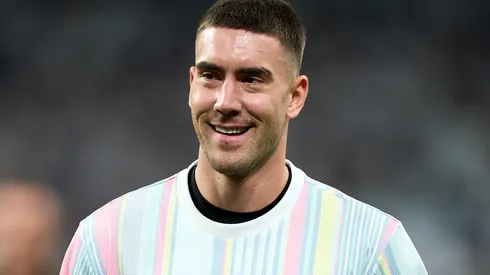 Vlahovic em campo em um jogo da Juventus. Foto: Angel Martinez/Getty Images