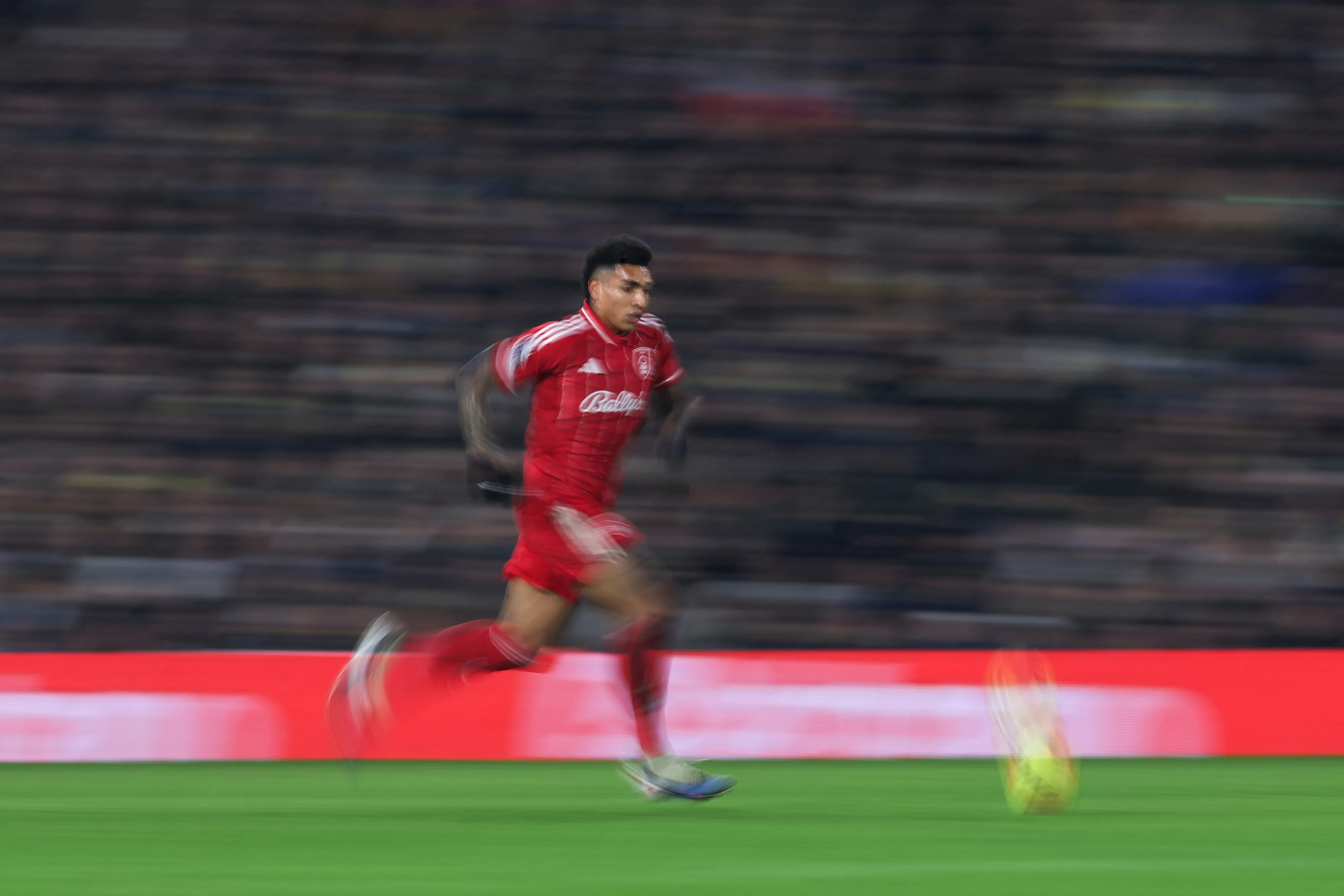 Igor Jesus em jogo do Nottingham Forest na Premier League. Foto:  Michael Regan/Getty Images