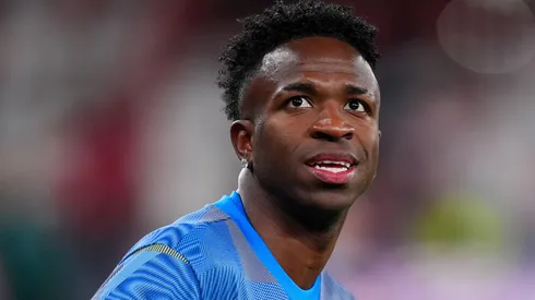 Vinicius Júnior aquecendo pelo Real Madrid