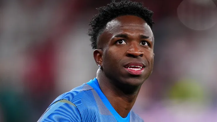 Vinicius Júnior aquecendo pelo Real Madrid