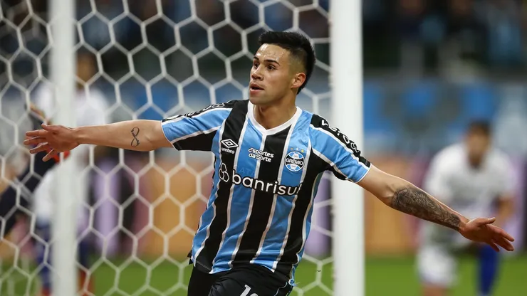 Arevena comemora gol pelo Grêmio (Pedro H. Tesch/Getty Images)