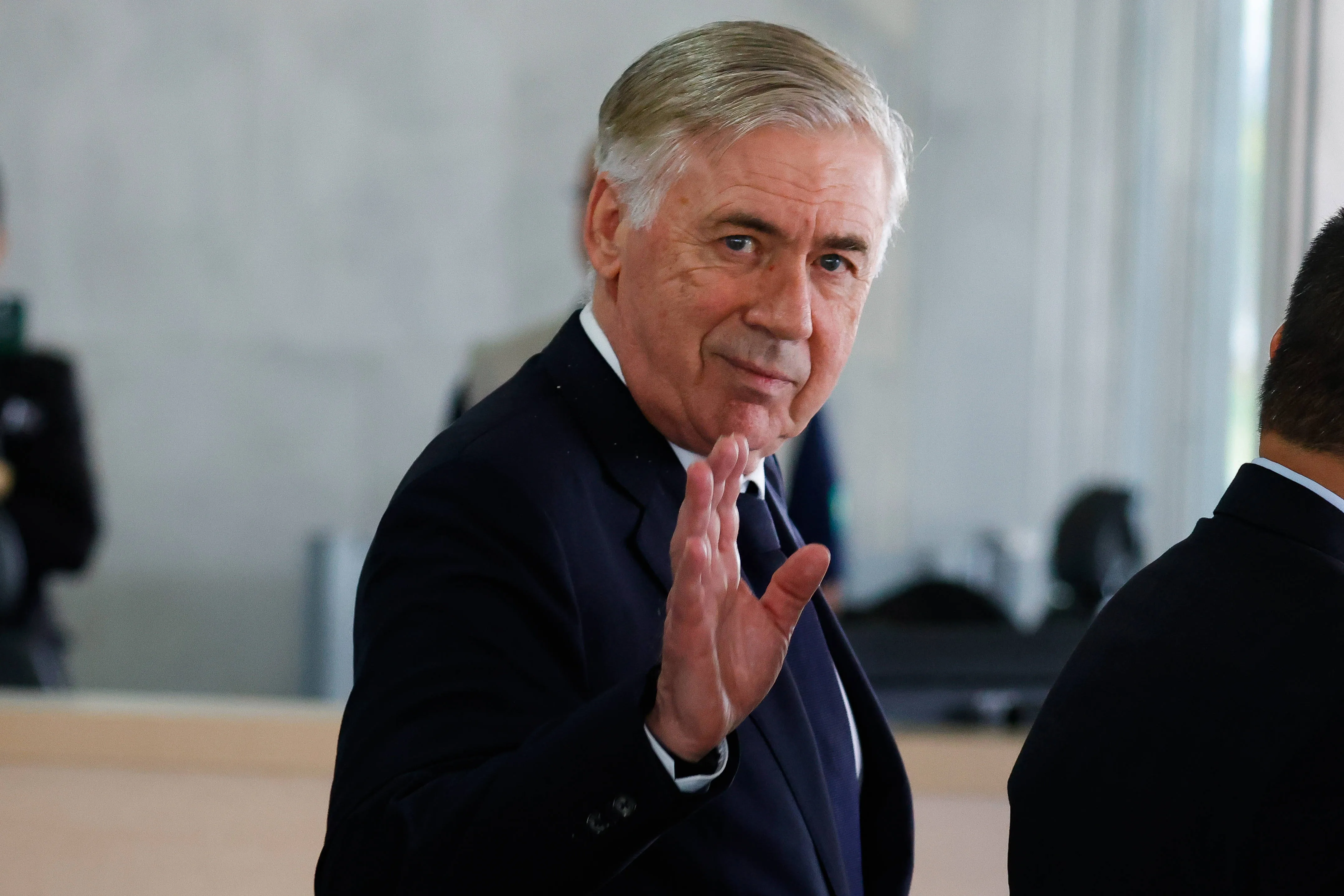 Gianni Infantino se reúne com o presidente do Brasil, Luiz Inácio Lula da Silva, em Brasília. O técnico da Seleção Brasileira masculina, Carlo Ancelotti, deixa o Palácio do Planalto, em Brasília, após encontro com o presidente brasileiro Luiz Inácio Lula da Silva, o presidente da FIFA, Gianni Infantino, e a Confederação Brasileira de Futebol (CBF), Samir Xaud. Infantino visita o Brasil para discutir os preparativos para a Copa do Mundo Feminina, que será realizada no Brasil em 2027. FOTO WILTON JUNIOR ESTADAO CONTEUDO BRASÍLIA DF BRASIL