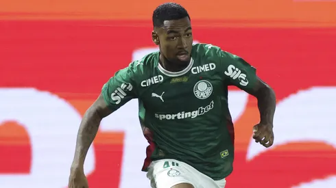 Estratégia alviverde: Palmeiras condiciona saída de Allan à chegada de substitutos de elite. (Foto de Alexandre Schneider/Getty Images)