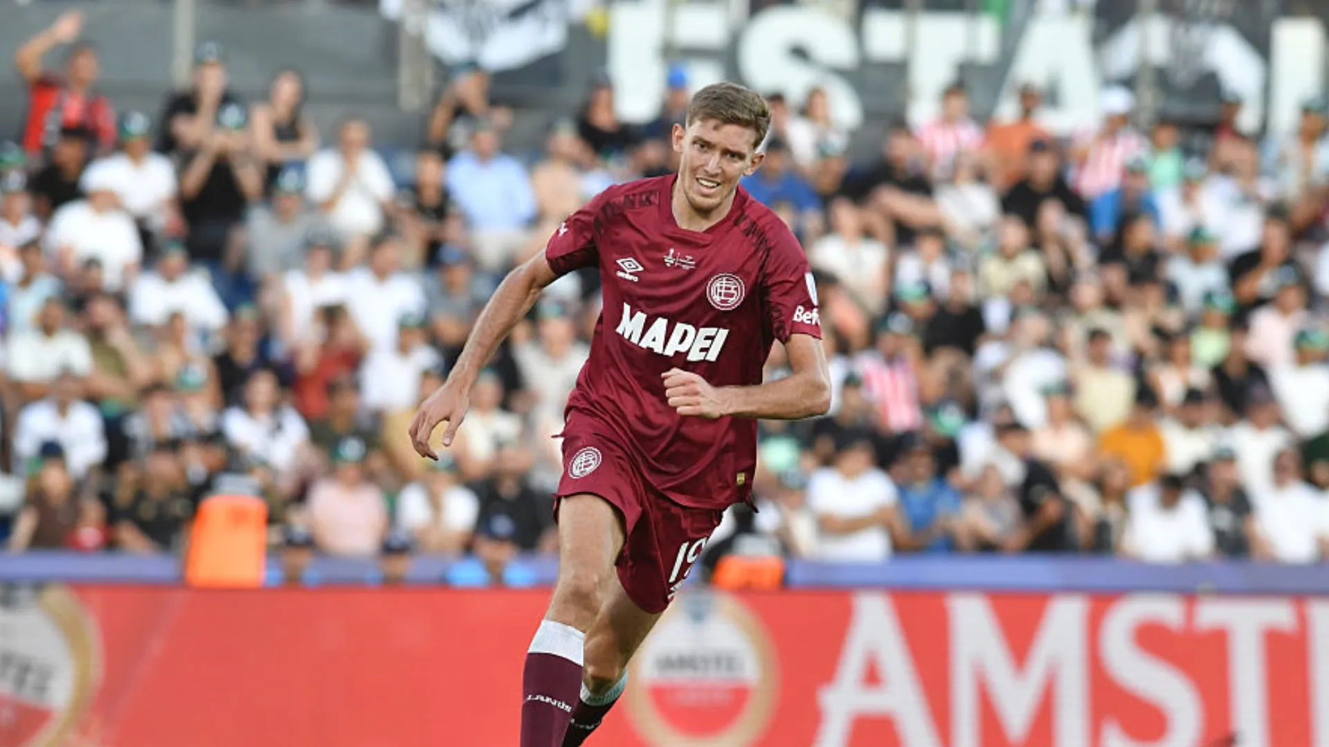 Rodrigo Castillo durante jogo pelo Lanús