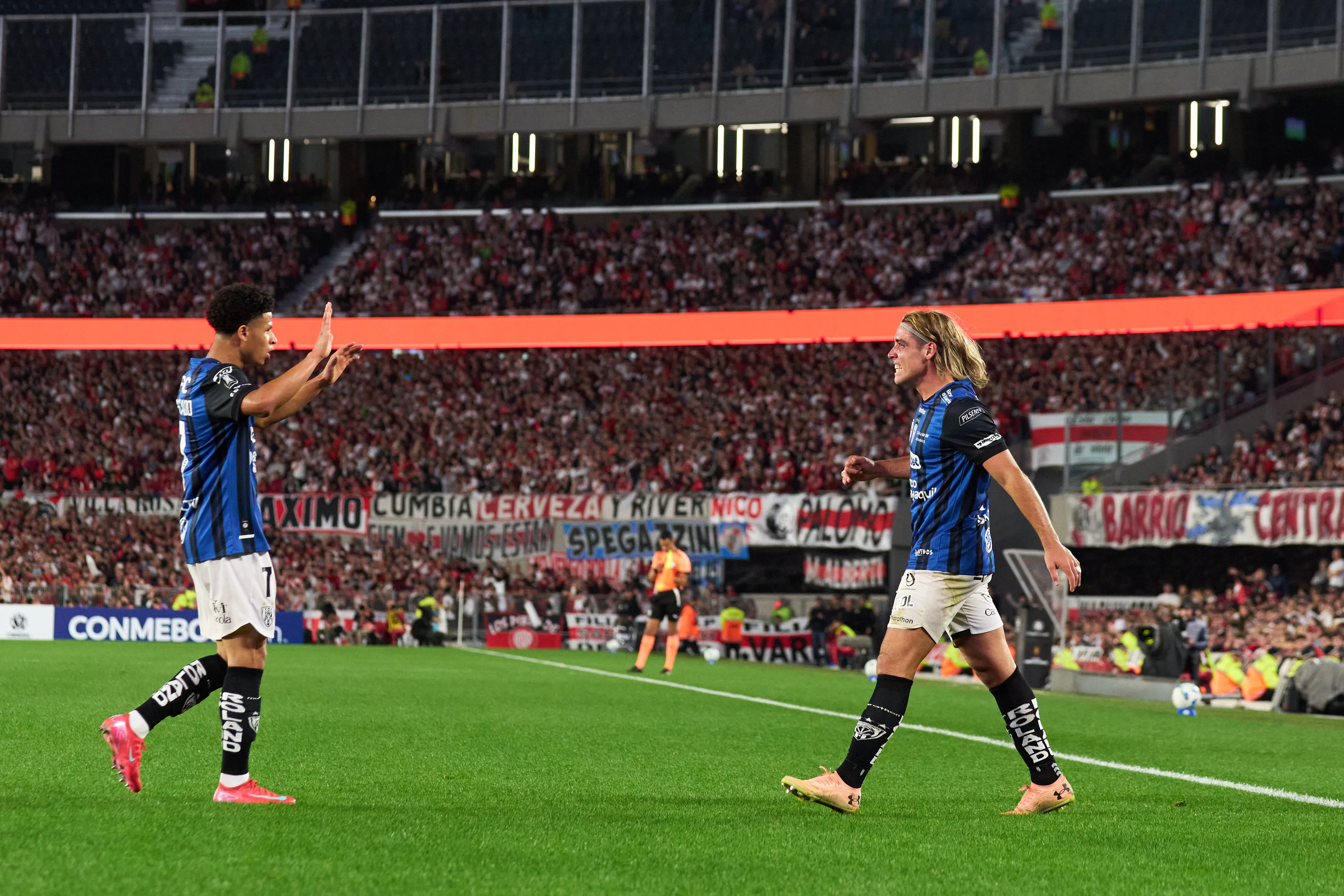 Spinelli e Patrik Mercado quando atuavam juntos no Independiente del Valle. Segundo a página NT Vascaínos, Spielli, recente contratação do Vasco, está fazendo a ponte nas negociações por Mercado. IMAGO /&nbsp;Camilla Roubada