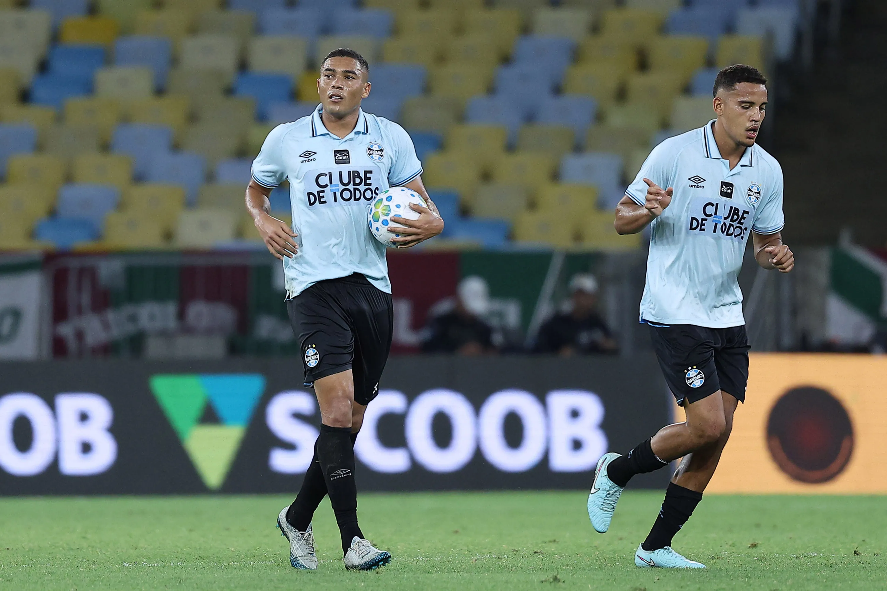 Carlos Vinicius prioriza permanência no Grêmio. Foto: Wagner Meier/Getty Images