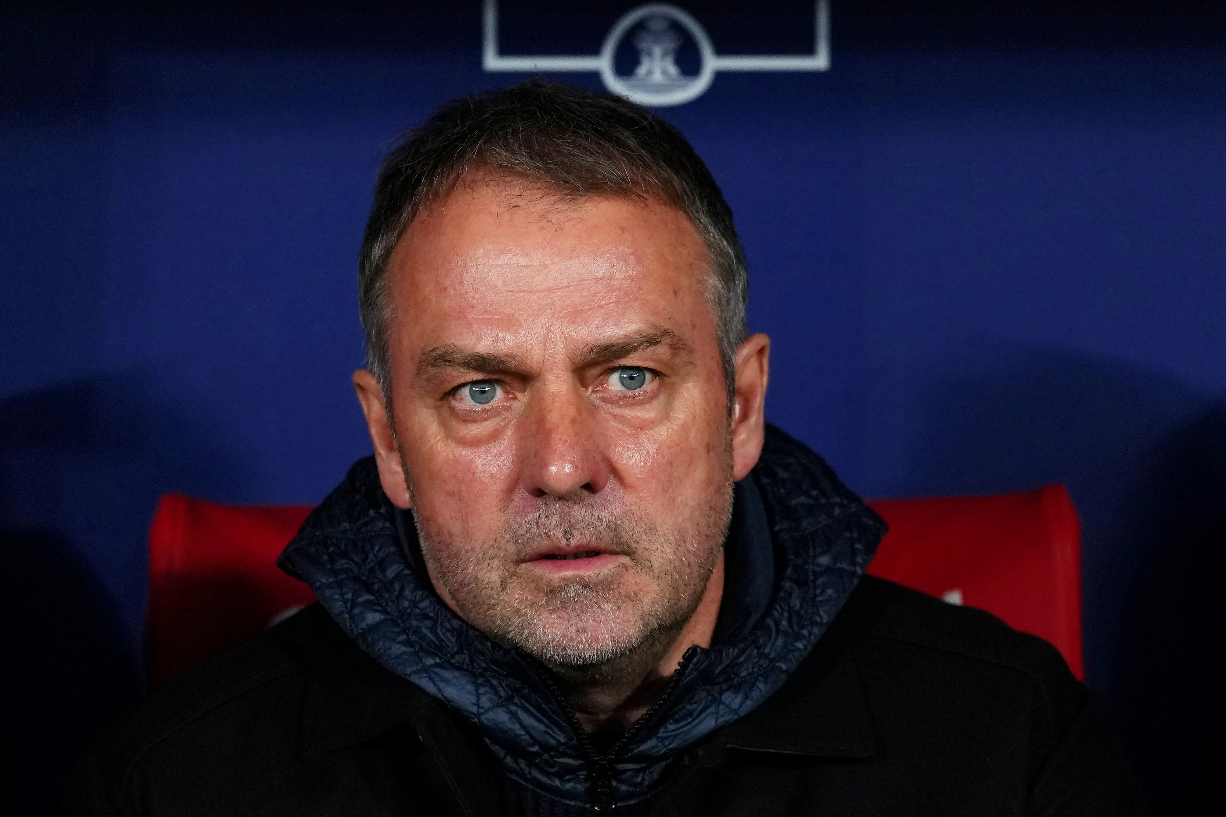 Hansi Flick sabe que o Barcelona precisa voltar a vencer (Foto: Angel Martinez/Getty Images)