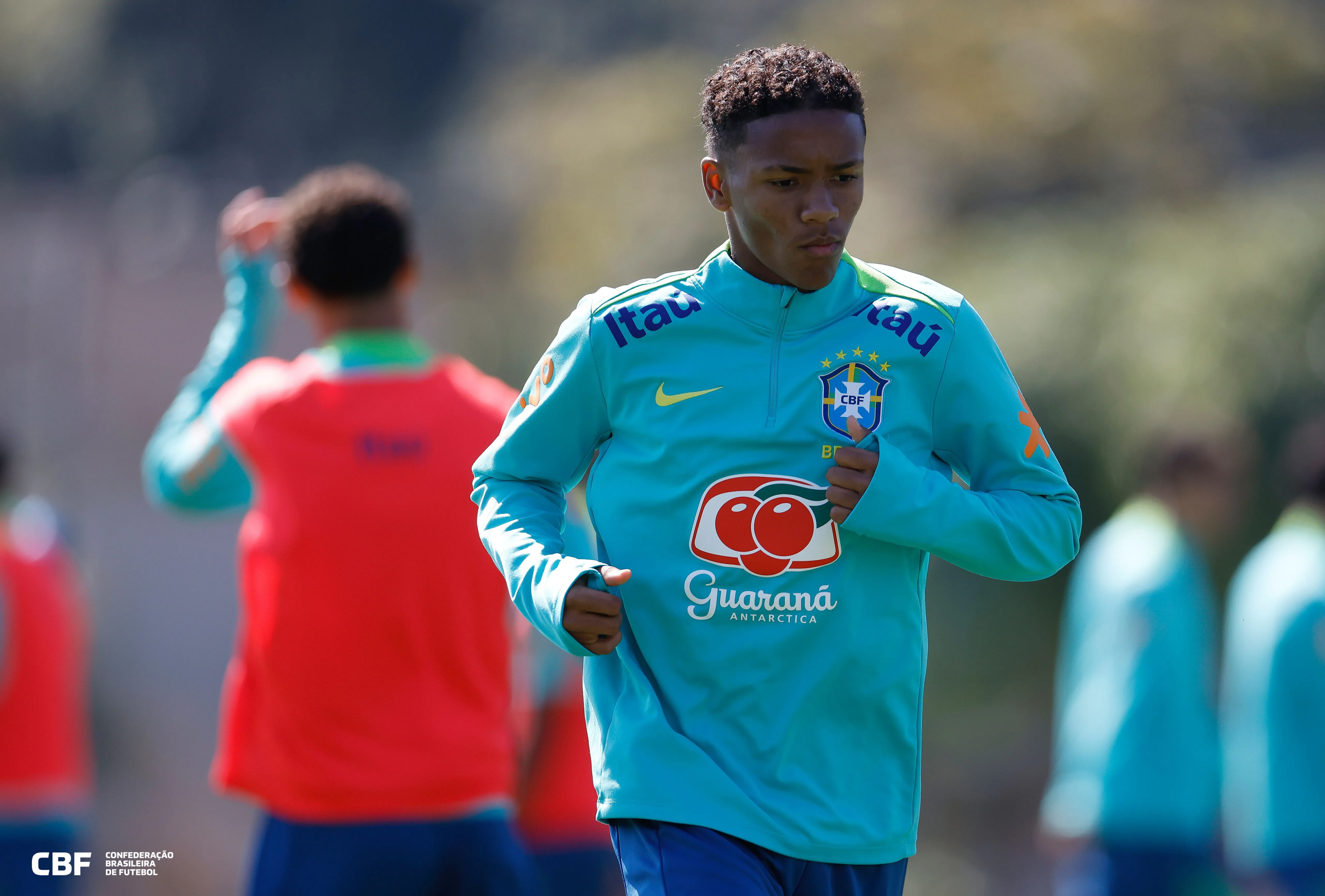 João Gabriel Veneno durante treino pela Seleção Sub-17 na Granja Comary. Rafael Ribeiro/CBF.