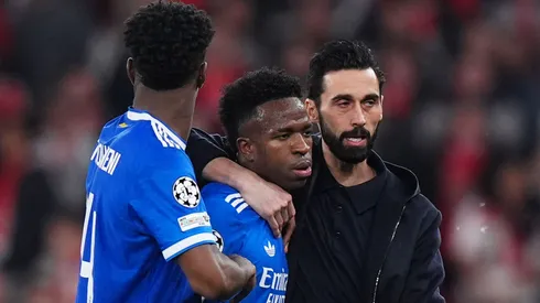 Arbeloa consolou Vinicius Júnior durante o jogo entre Benfica e Real Madrid