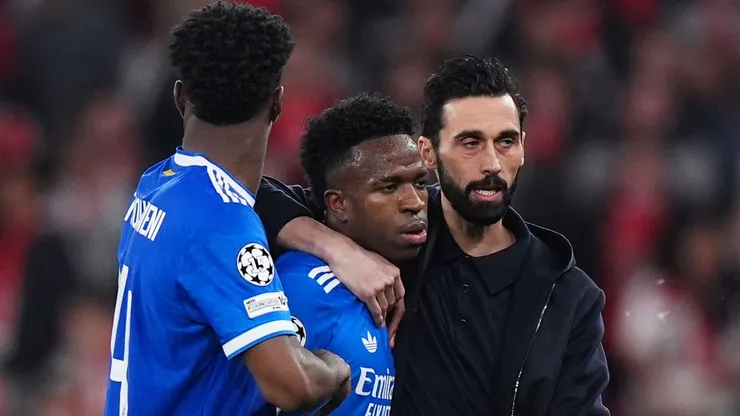 Arbeloa consolou Vinicius Júnior durante o jogo entre Benfica e Real Madrid