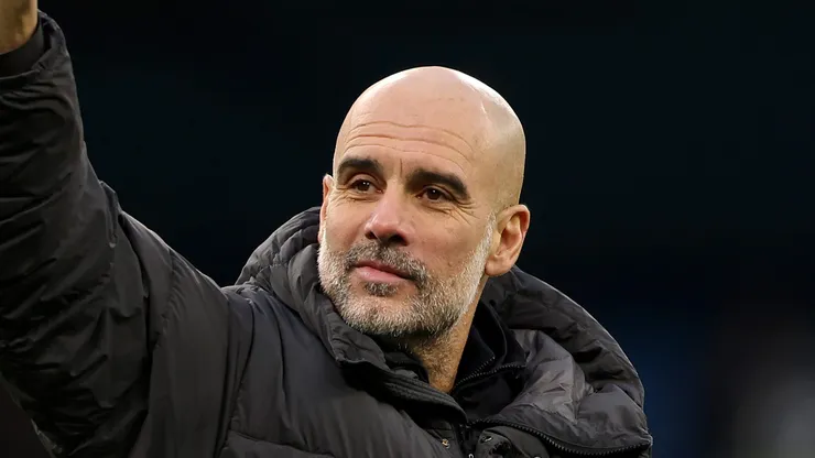 Pep Guardiola pede a renovação de Rodri no Manchester City. (Photo by Annabel Lee-Ellis/Getty Images)