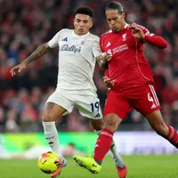 Liverpool vence o Forest em jogo marcado por duelos entre Igor Jesus e Van Dijk