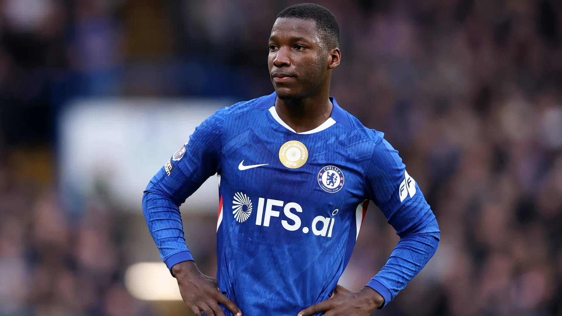 Moisés Caicedo durante partida pelo Chelsea