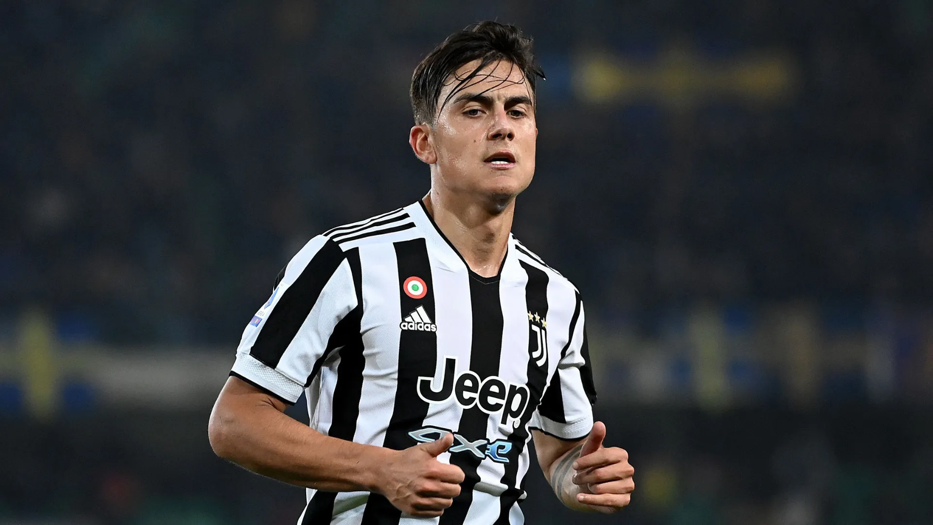 Dybala durante partida com a camisa da Juventus