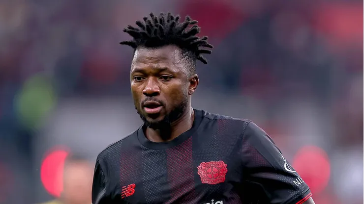 Tapsoba, zagueiro do Bayer Leverkusen - Foto: IMAGO / Maximilian Koch