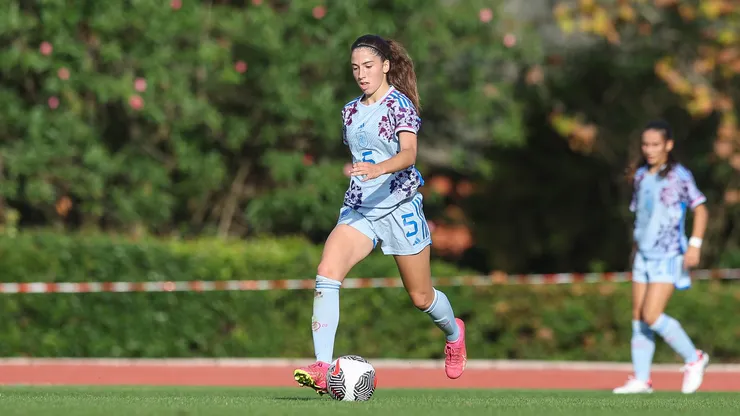 Julia Torres é uma das joias do futebol feminino espanhol - Foto: Carlos Rodrigues/Getty Images for DFB