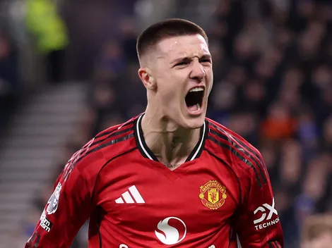 Manchester United vence o Everton e entra no G4