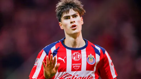 Barcelona tem interesse no atacante Armando González, de 22 anos, do Chivas. Foto: IMAGO / Straffon Images