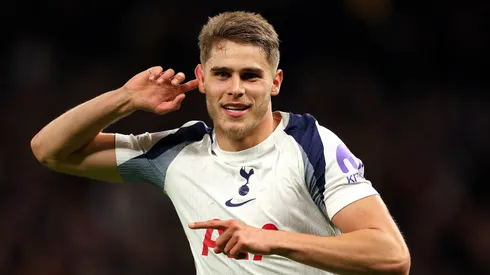Real Madrid e outros clubes têm interesse em Van de Ven, do Tottenham. Foto: IMAGO / Action Plus