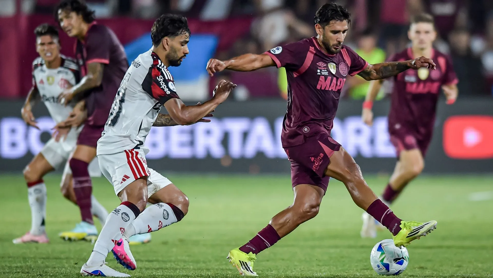 Lanús e Flamengo pela Recopa. Foto: Marcelo Endelli/Getty Images