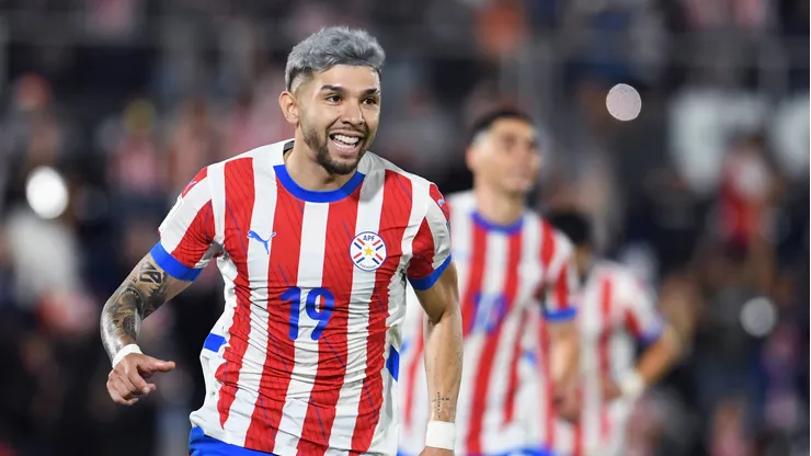 Julio Enciso em jogo da Seleção do Paraguai (Christian Alvarenga/Getty Images)