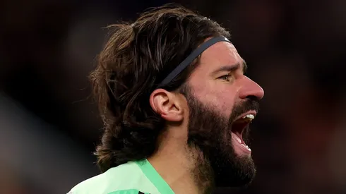 Juventus mira a contratação do goleiro Alisson, do Liverpool. (Photo by Carl Recine/Getty Images)