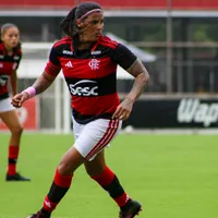 Fabi Simões ex-Barcelona, comemora volta aos gramados pelo Flamengo