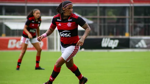 Fabi Simões volta a campo após seis meses afastada – Foto: Julliana Nascimento/Flamengo