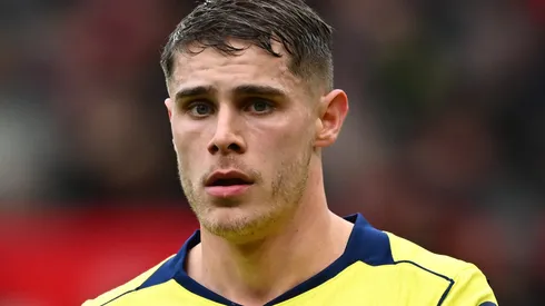 Manchester United está de olho em Van de Ven, que não descarta saída do Tottenham. (Foto: Gareth Copley/Getty Images)