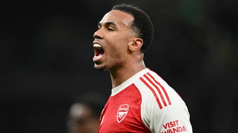 Gabriel Magalhães em jogo do Arsenal. (Foto: Mike Hewitt/Getty Images)