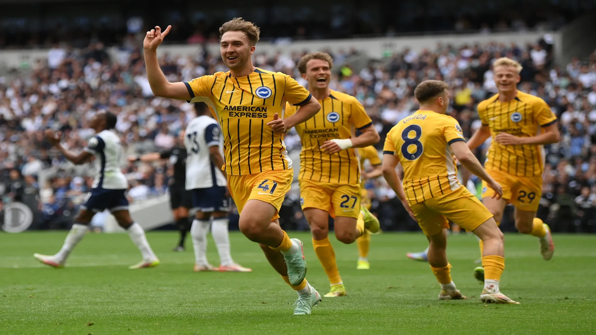 Jack Hinshelwood comemora gol contra o Tottenham em partida de 2025 – Mike Hewitt/Getty Images