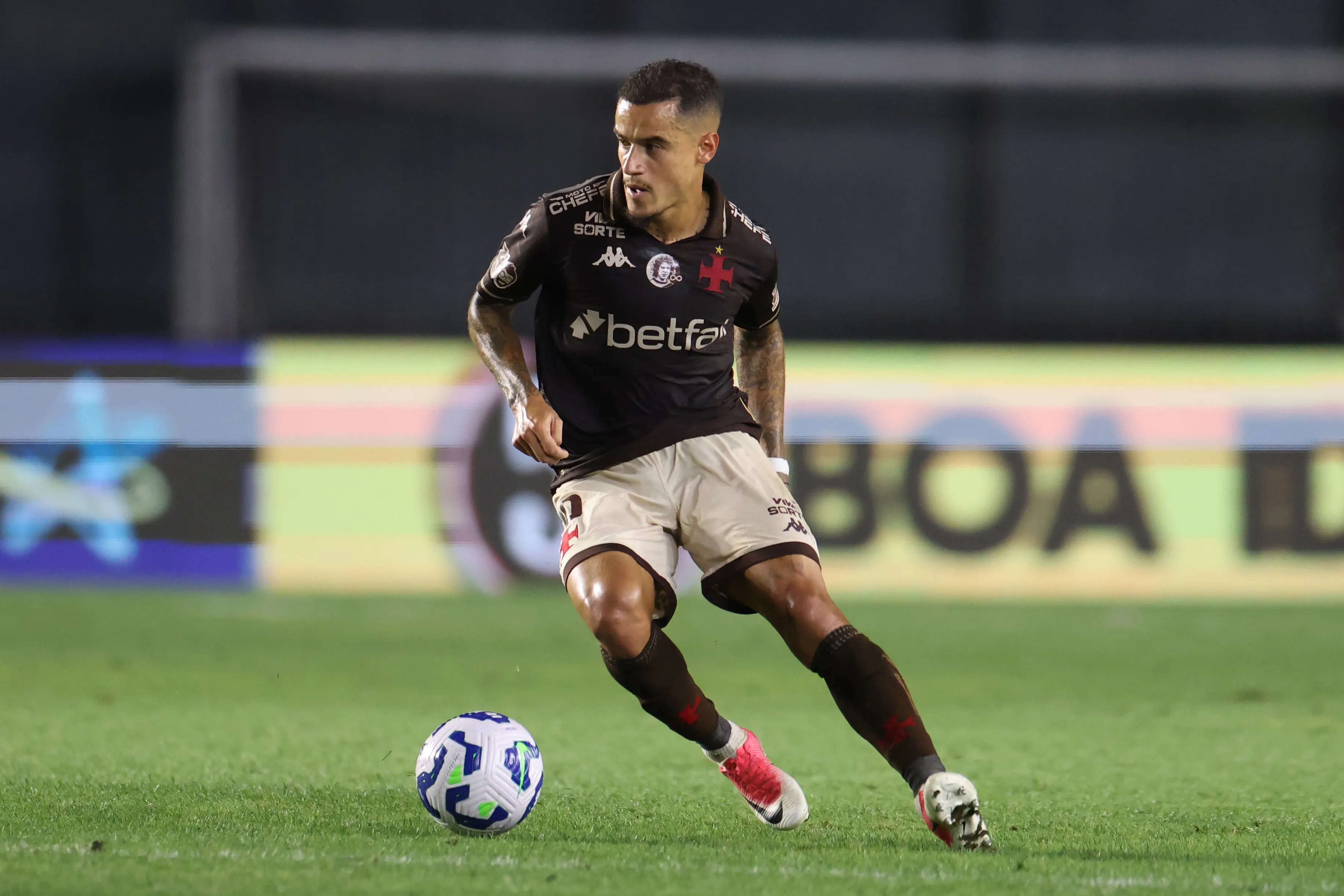 Coutinho está sem clube (Foto: Lucas Figueiredo/Getty Images)
