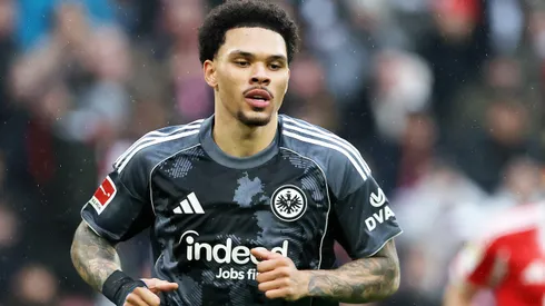 Arsenal está interessado no lateral-direito, Nnamdi Collins, do Eintracht Frankfurt, da Alemanha. Foto: IMAGO / Foto IPA