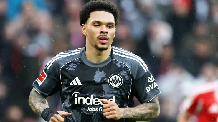 Arsenal está interessado no lateral-direito, Nnamdi Collins, do Eintracht Frankfurt, da Alemanha. Foto: IMAGO / Foto IPA