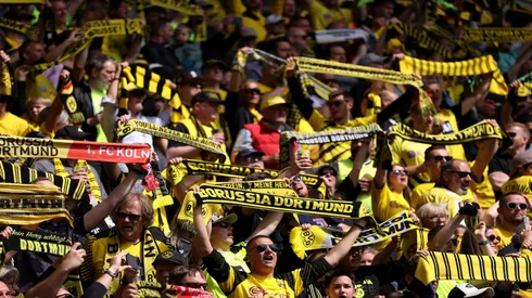 Torcedores do Borussia Dortmund – Dean Mouhtaropoulos/Getty Images
