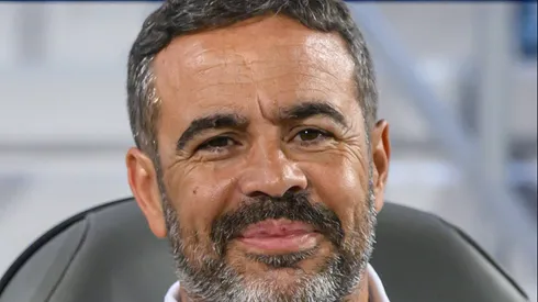 Vasco avalia multa rescisória de Artur Jorge e prepara ofensiva pelo técnico português. Foto: IMAGO / Naushad