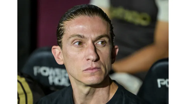 Os clubes da Premier League que monitoram o perfil tático de Filipe Luís após o não do Chelsea. (Foto: Marcello Endelli/Getty Images)