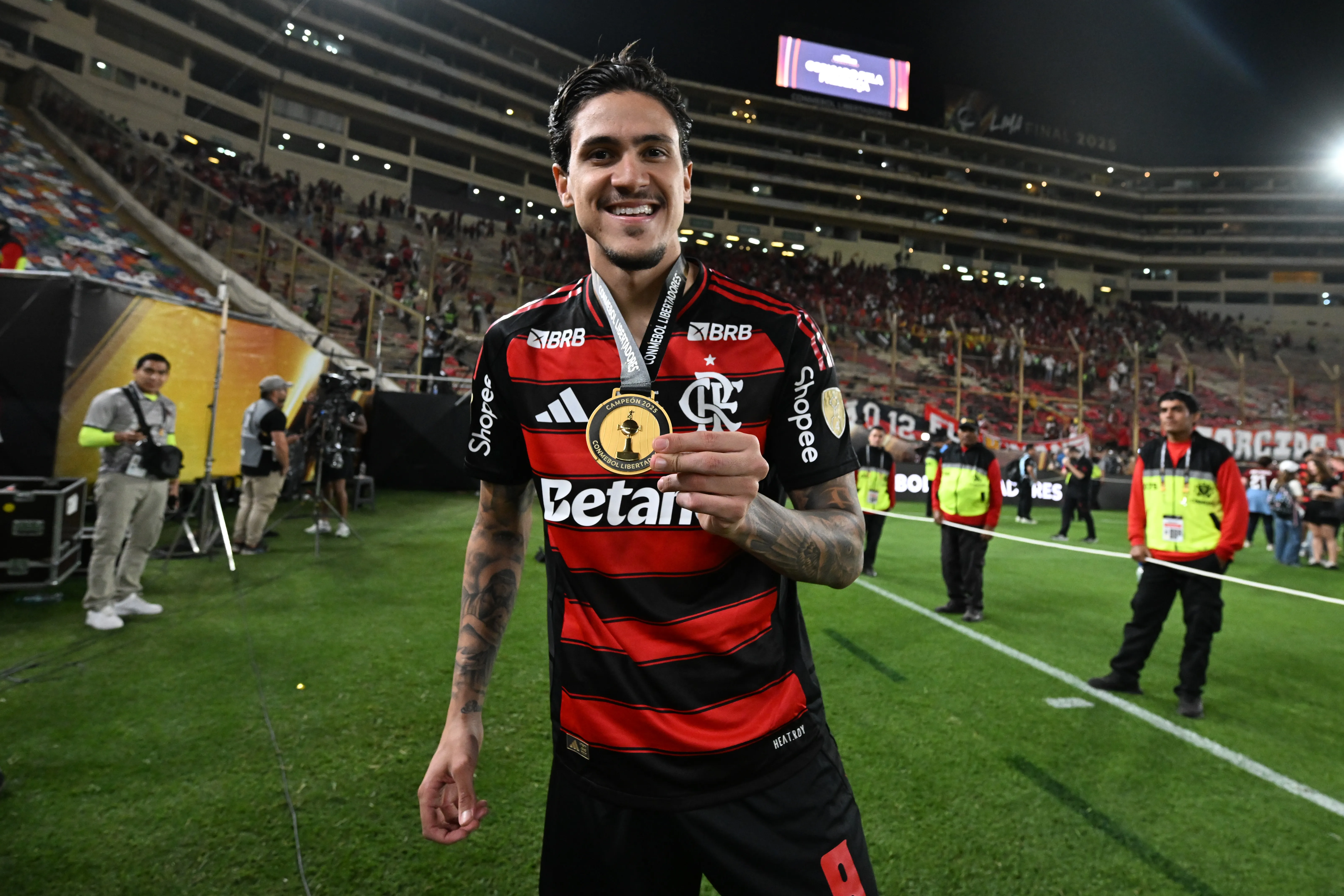 Pedro segue no radar do Forest (Foto: Rodrigo Valle/Getty Images)
