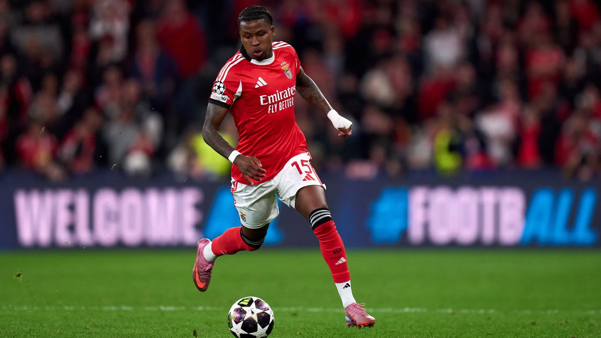 Real Madrid x Benfica: Sidny trocou de camisa com Vini Jr. (foto: Angel Martínez/Getty Images)