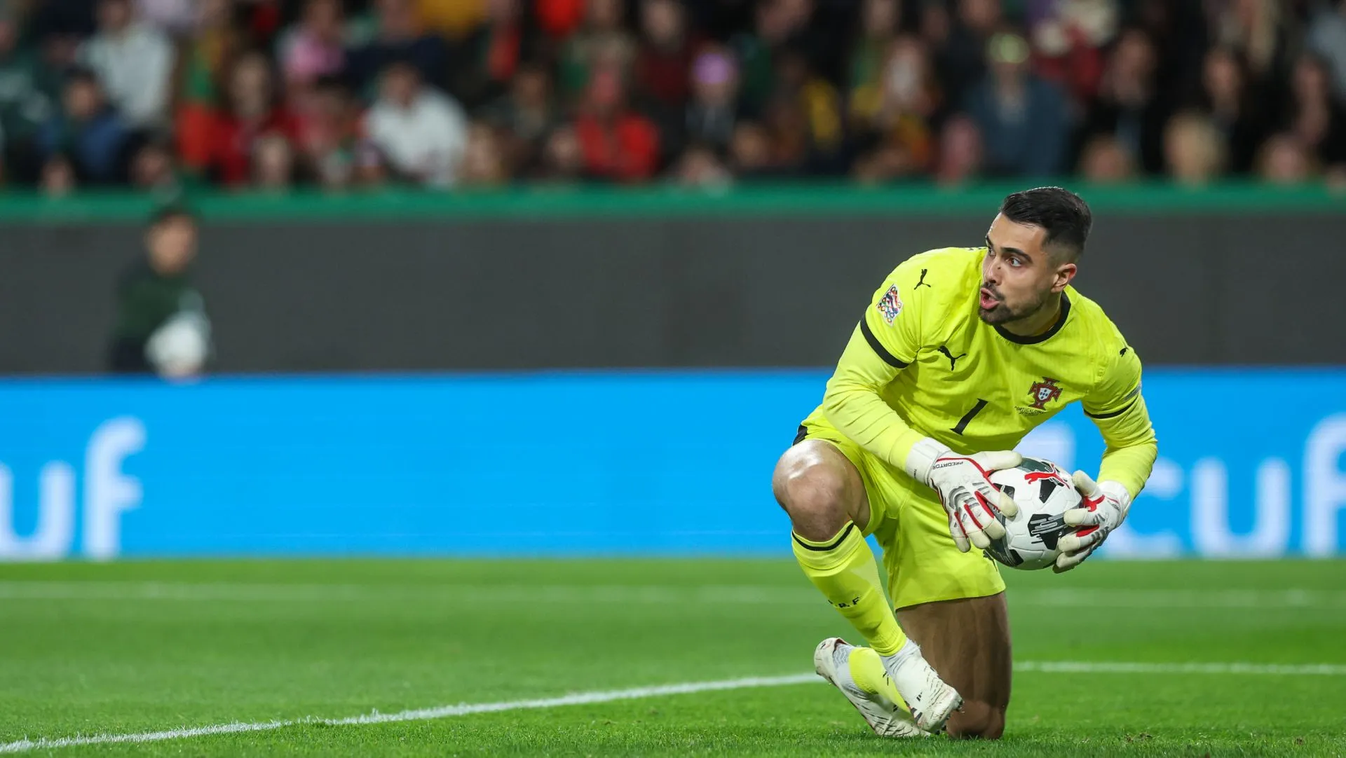 Diogo Costa durante partida da Liga das Nações da UEFA. Foto: Carlos Rodrigues/Getty Images