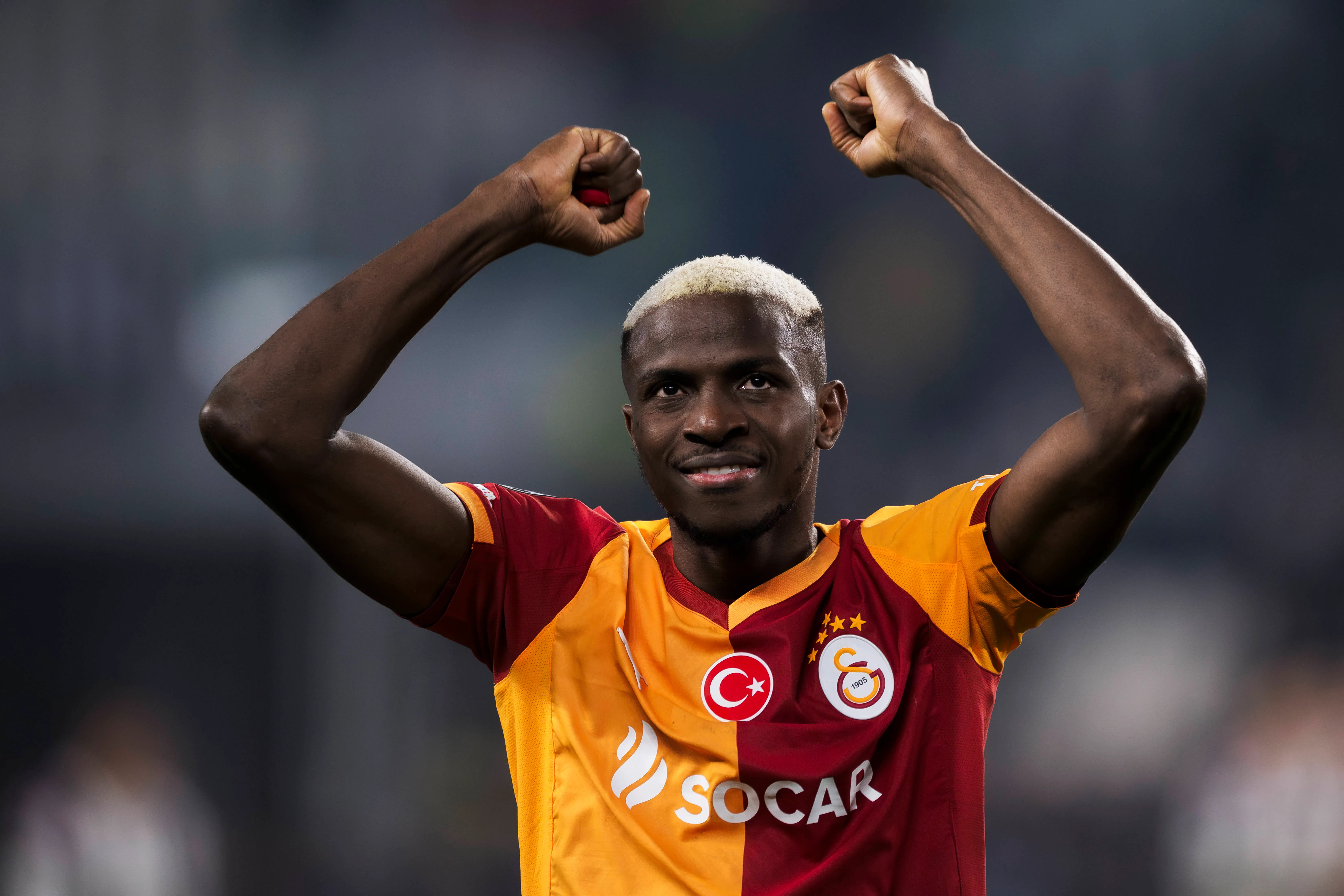 Hoje Victor Osimhen defende o Galatasaray, da Turquia, mas antes ele foi alvo de alguns clubes no mercado da bola, incluindo o Manchester United. No entanto, o clube recusou a investida pelo calendário da Copa Africana de Nações. Foto: IMAGO /&nbsp;Nicolo Campo