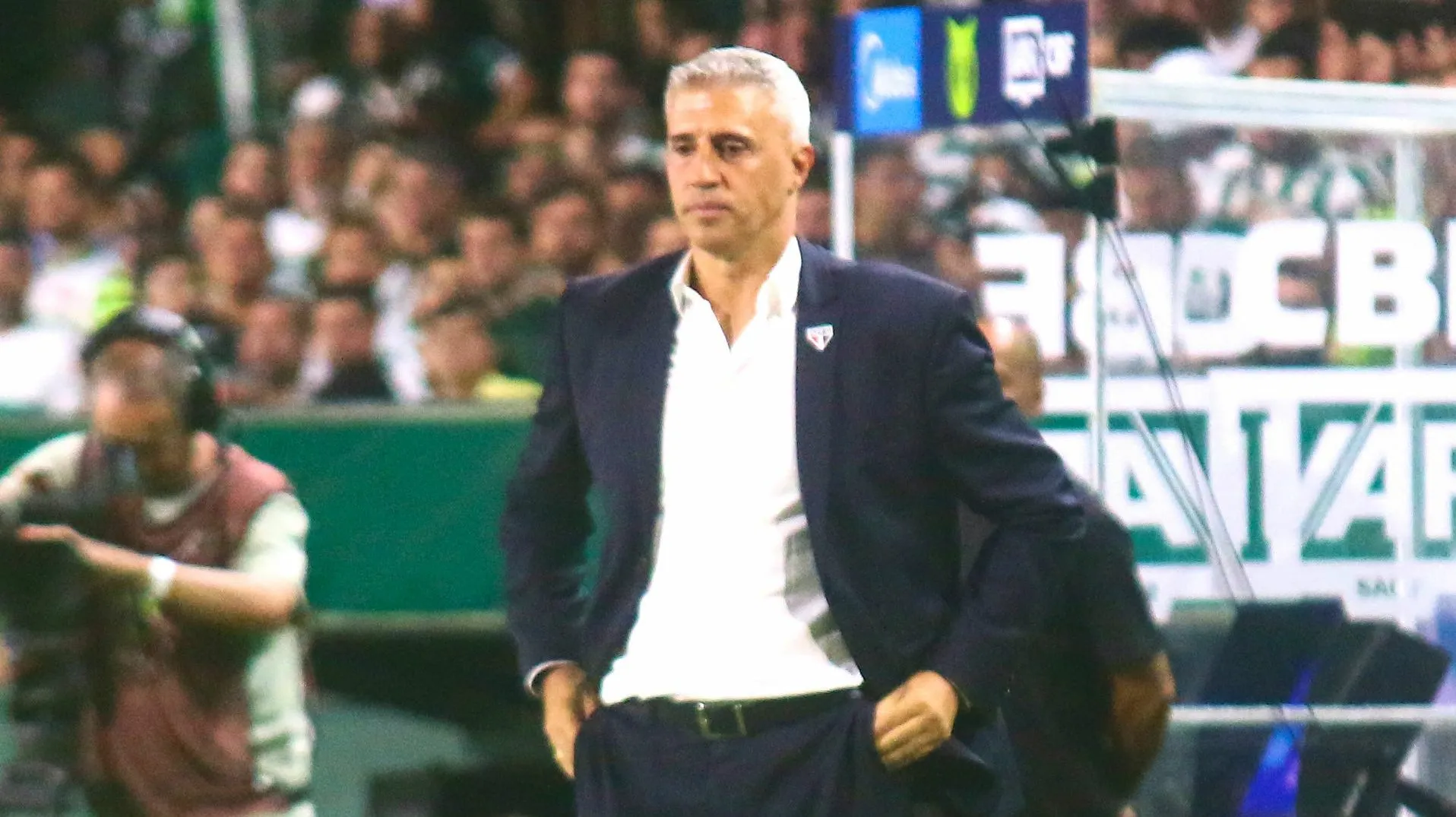 Hernán Crespo técnico do São Paulo durante partida contra o Coritiba no estádio Couto Pereira pelo campeonato Brasileiro A 2026. Foto: Gabriel Machado/AGIF