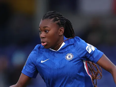 Chelsea fecha contrato profissional com Chloe Sarwie, de 17 anos