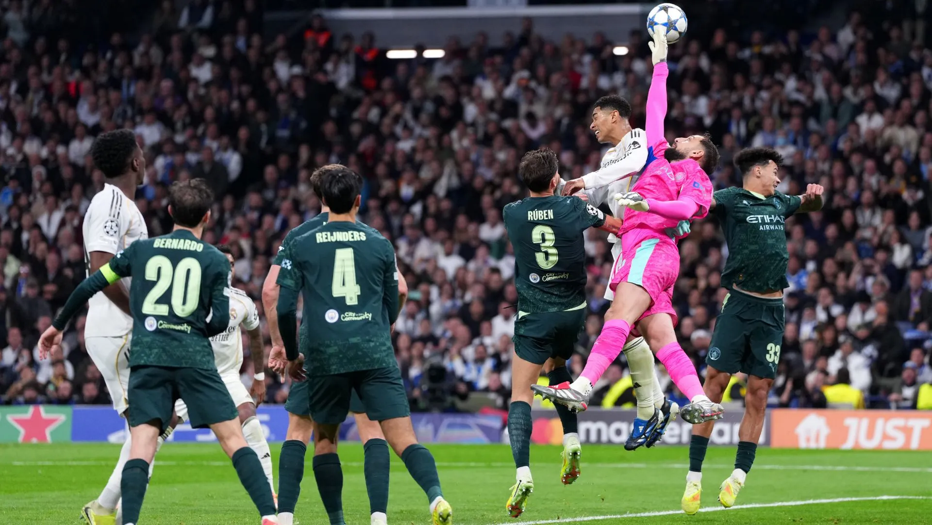 Manchester City e Real Madrid durante partida da Champions League. Foto: Aitor Alcalde/Getty Images