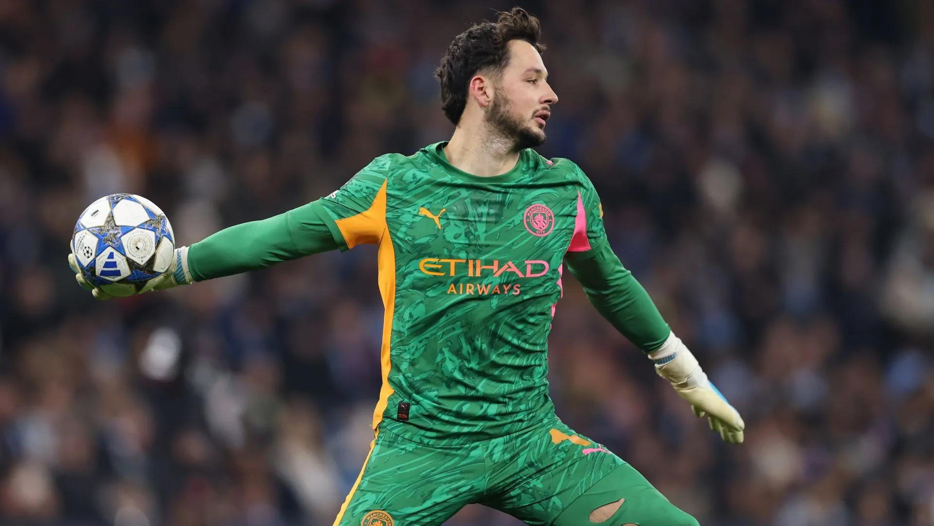 James Traffford, durante partida da Champions League. Foto: Stu Forster/Getty Images