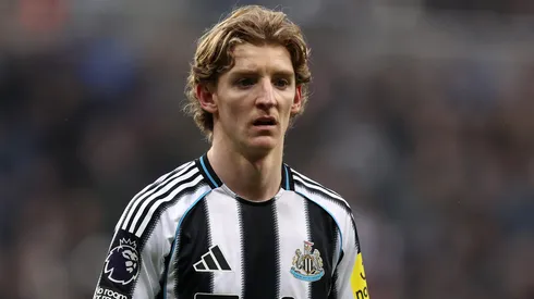 Gordon em campo com o Newcastle. Foto: George Wood/Getty Images