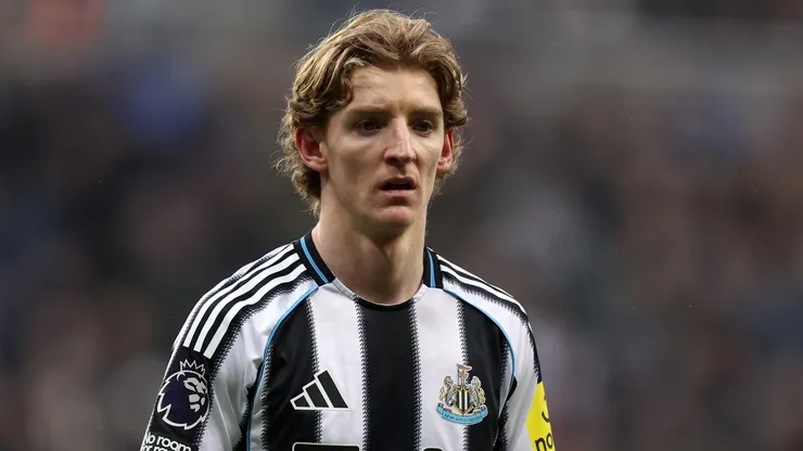 Gordon em campo com o Newcastle. Foto: George Wood/Getty Images