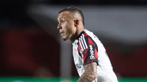 Everton Cebolinha reavalia futuro no Flamengo após recusar propostas do futebol europeu. Foto: Jhony Pinho/AGIF